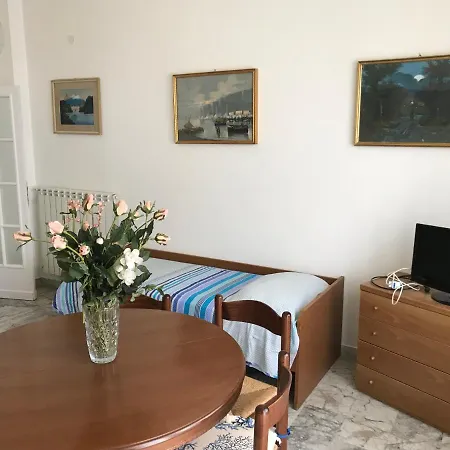 Aparthotel Lions *